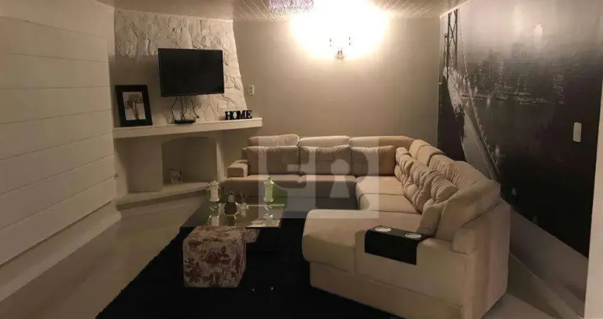 Excelente Casa/Sobrado de 3 Dormitórios sendo 1 Suíte c/ 4 vagas de Garagem, Bairro Sumaré, Alvorada/RS.  330 Total, 300 Privativos.