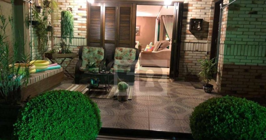 Excelente Casa de 3 Dorm. c/ 4 Vagas de Garagem, bairro Alto Petrópolis, Porto Alegre/ RS, 214m² Privativos.