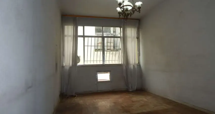 Apartamento 02 quartos, com vaga, no Centro de Niterói