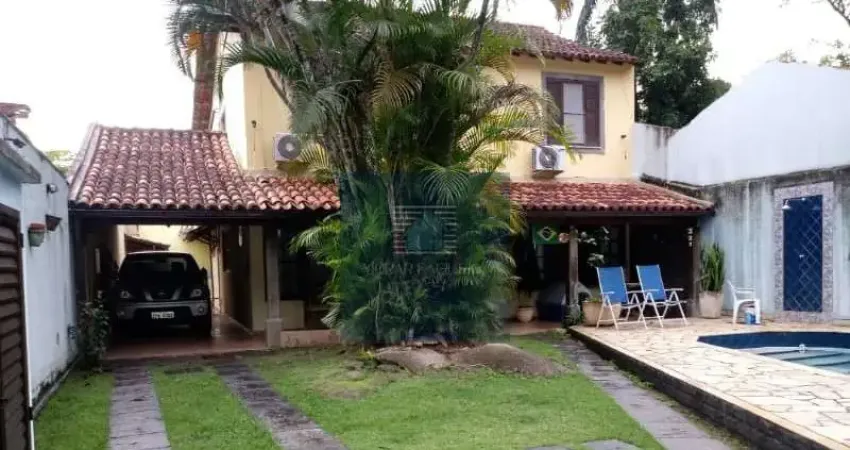 Casa em condomínio eldorado com 4 quartos sendo 1 suíte master