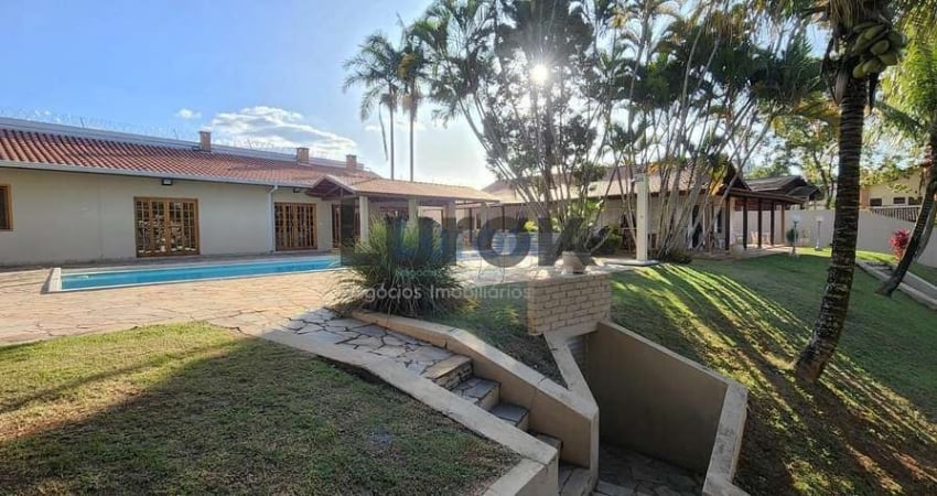 Casa de Madeira Térrea à Venda em Terreno de 2.043,90m² Condomínio Maison Blanche - Valinhos / SP