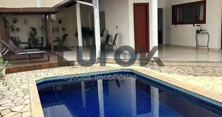 Casa à Venda  - Condomínio Millennium - Valinhos / SP