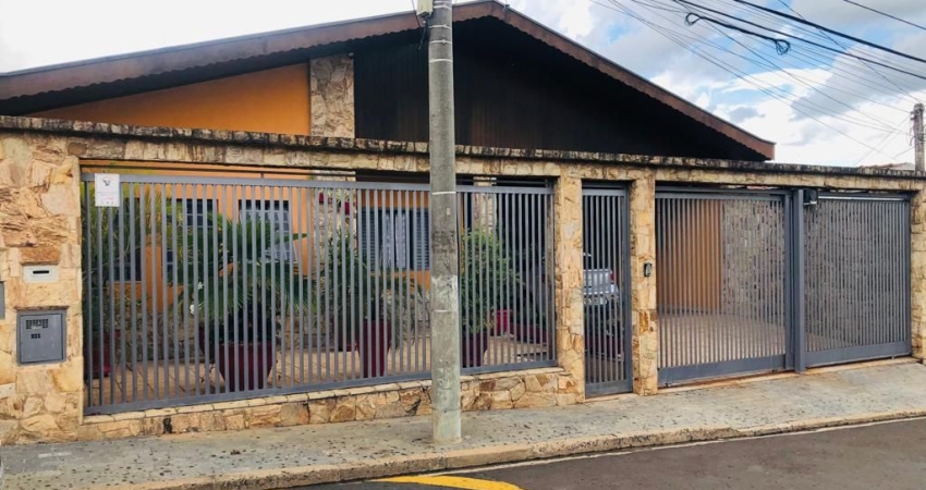 BELÍSSIMA CASA COM PISCINA NOJD GARCIA Á VENDA