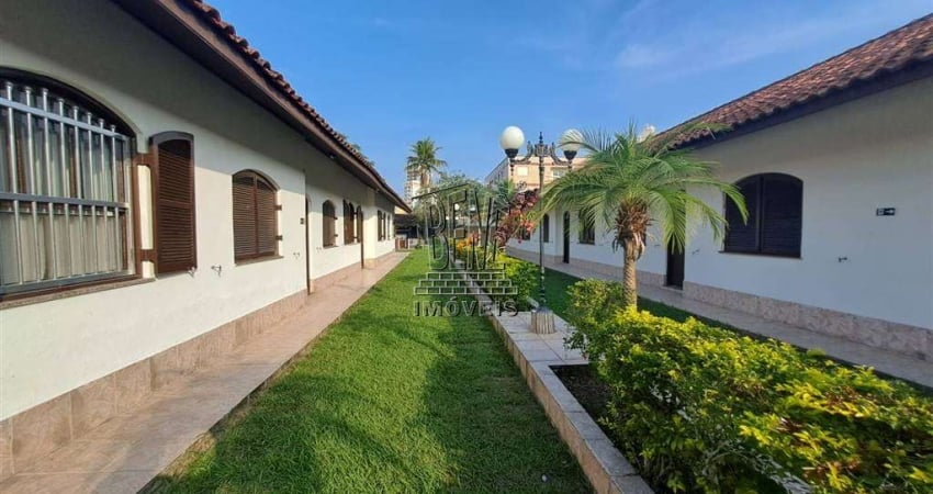 Casa em condomínio fechado, com 2 dormitórios, sendo 1 suíte