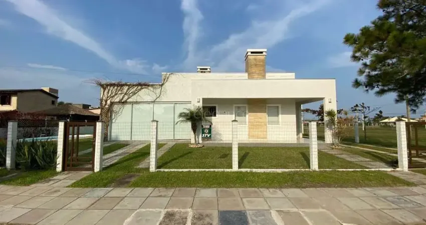 Elegance imóveis: elegante casa térrea com 3 dormitórios, totalmente mobiliada, à venda na praia de atlântida.