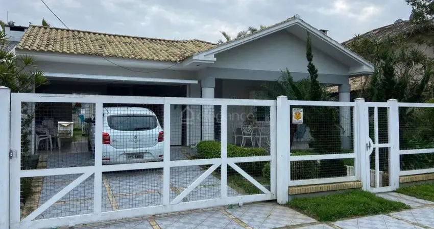 Casa com 3 quartos à venda na Rio Das Contas, 1025, Centro, Xangri-Lá