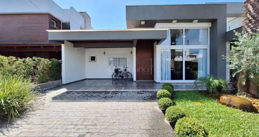 Casa com três dormitórios à venda em condomínio las palmas em xangri-lá.