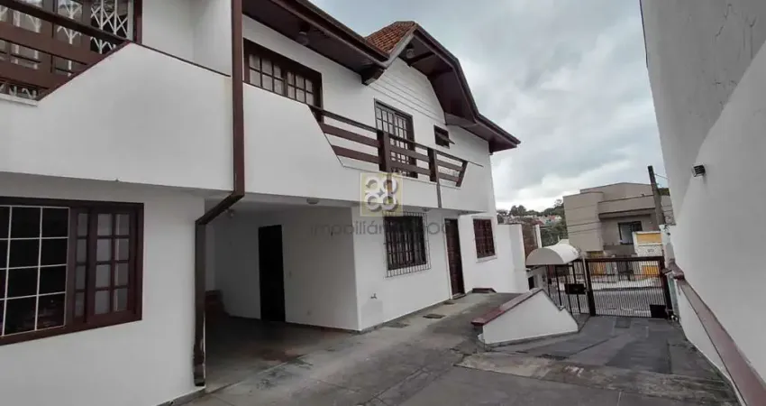 Sobrado - R Doutor Carlos de Paula Soares, 191 - Merces - Curitiba - PR