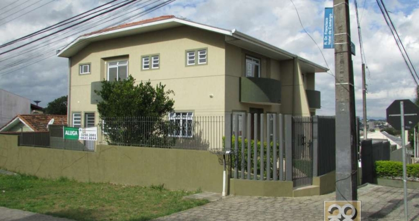 Sobrado - R Ebraim Sebastiao de Castro, 184 - Santa Cândida - Curitiba PR