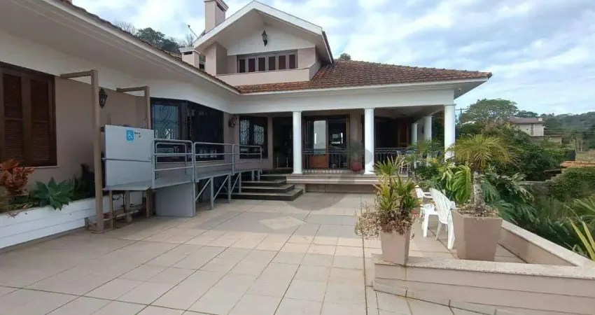 Casa com 3 dormitórios à venda, 450 m² por R$ 2.350.000 - Santo Inácio - Santa Cruz do Sul/RS