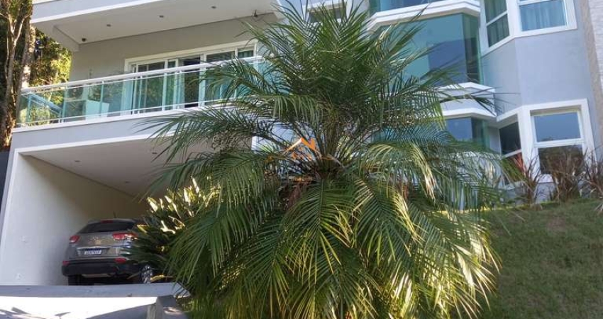 Casa de luxo em condomínio: 4 quartos, 3 suítes, 3 salas, 6 banheiros, 2 vagas, 400m² em Serra dos Lagos, Cajamar-SP.
