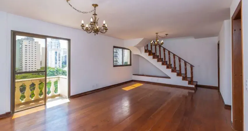 Versátil cobertura para venda com 4 quartos, sendo 2 suítes, 289m²