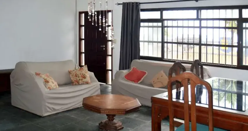 Deslumbrante casa tipo para venda em Jardim Aguapeu com 3 quartos, sendo 1 suíte, 131m²