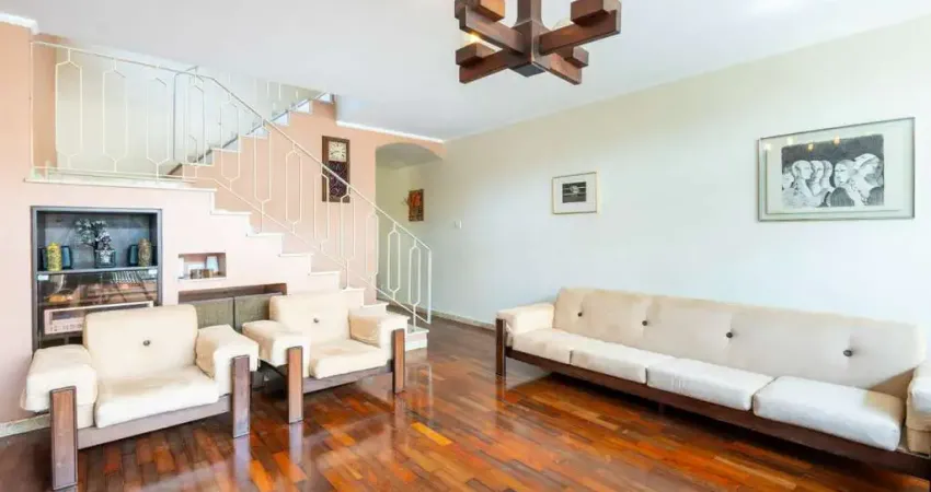 Confortável sobrado para venda com 3 quartos, sendo 1 suíte, 173m²