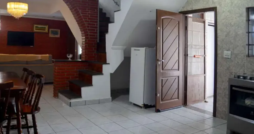 Versátil sobrado para venda em Tupy com 5 quartos, sendo 5 suítes, 258m²