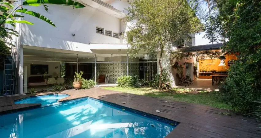 Excelente casa tipo para venda com 4 quartos, sendo 4 suítes, 480m²