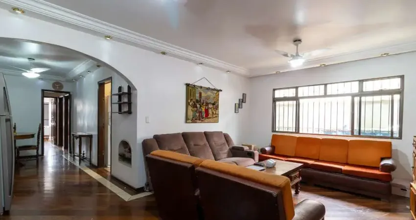 Versátil casa tipo para venda em São Jorge com 3 quartos, sendo 1 suíte, 320m²
