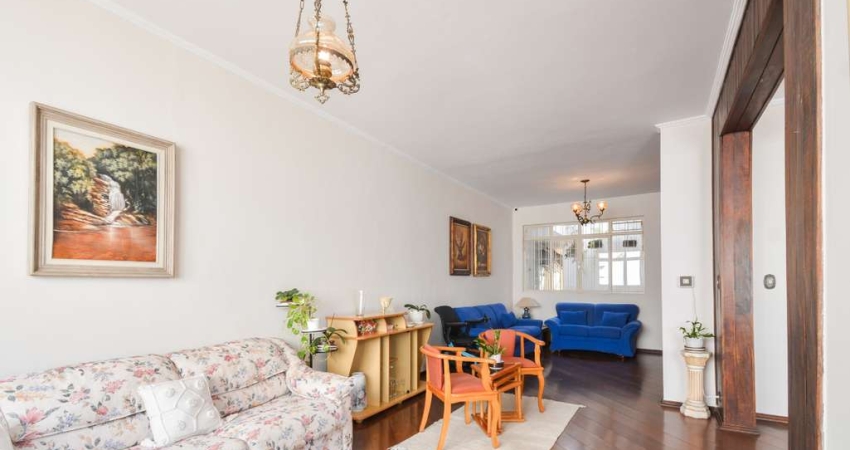 Funcional casa tipo para venda com 5 quartos, sendo 3 suítes, 309m²