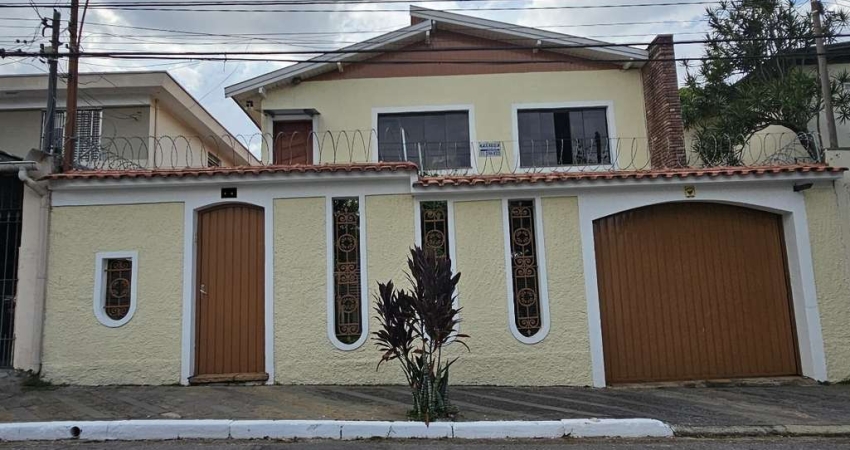 Agradável casa tipo para venda com 5 quartos, sendo 2 suítes, 219m²