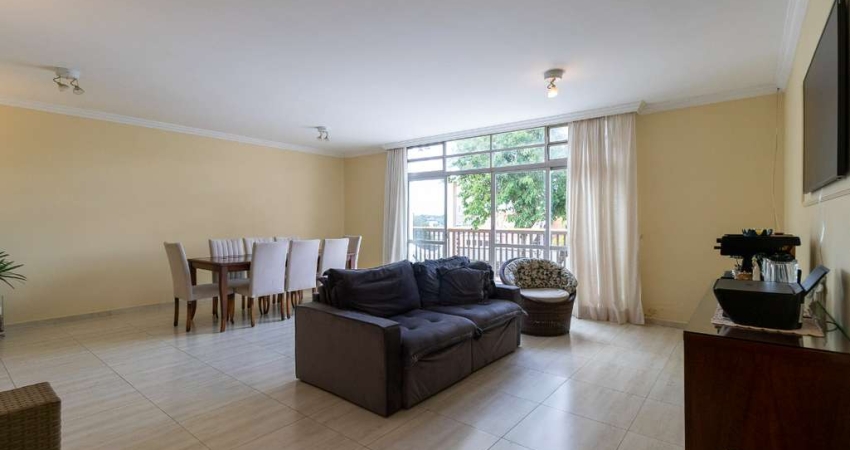Versátil casa tipo para venda com 4 quartos, sendo 1 suíte, 294m²