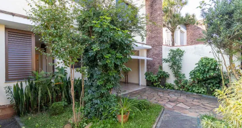 Funcional casa tipo para venda em Parque Jabaquara com 5 quartos, sendo 2 suítes, 219m²