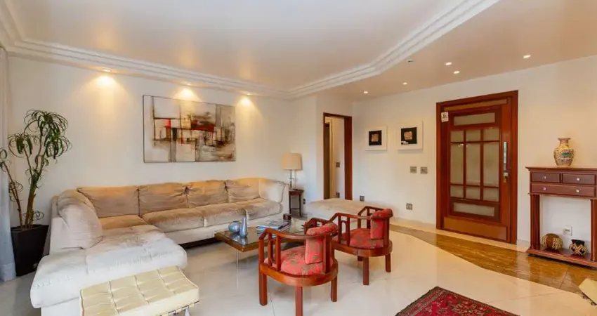 Agradável apartamento tipo para venda em Moema com 4 quartos, sendo 3 suítes, 200m²