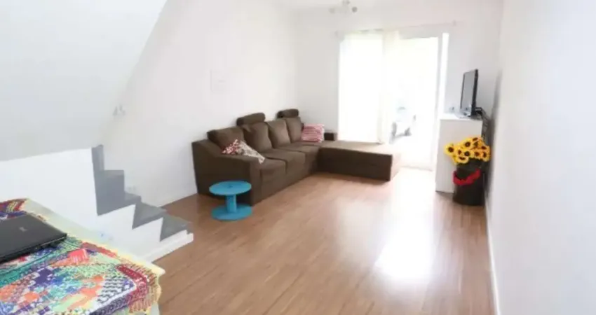 Confortável casa tipo para venda em Jardim Bom Refúgio com 3 quartos, 76,610m²