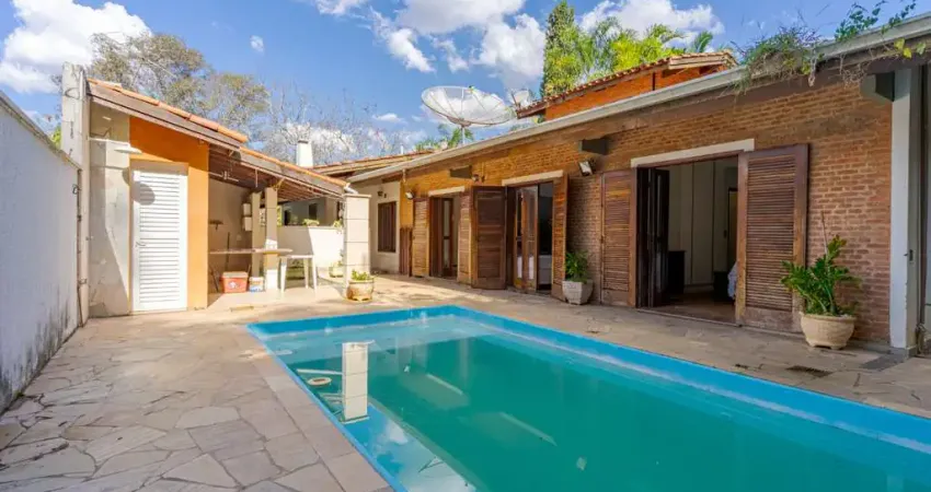 Agradável casa em condomínio para venda com 3 quartos, sendo 1 suíte, 190m²