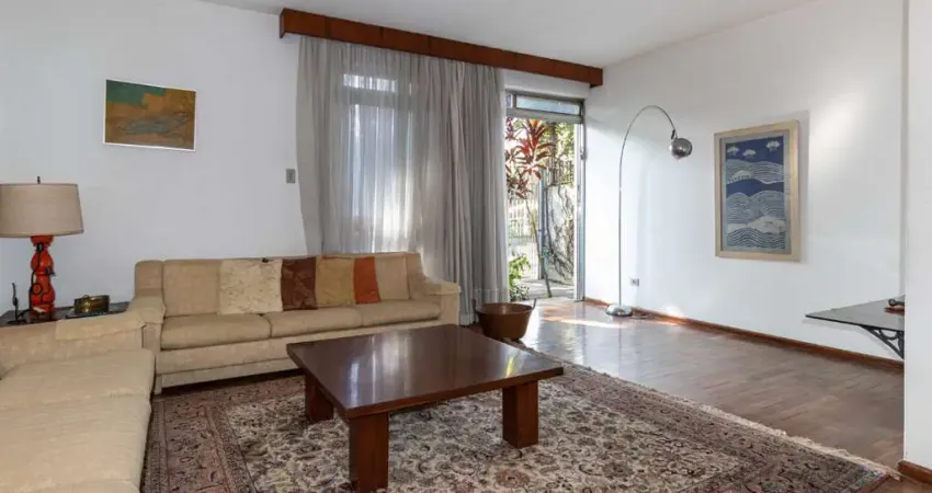 Excelente sobrado para venda em Moema com 5 quartos, sendo 1 suíte , 209m²