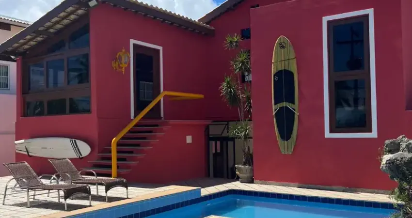 Excelente oportunidade de casa à venda,com 6 quartos,sendo 3 suítes,na praça principal de guarajuba – 100m da praia!
