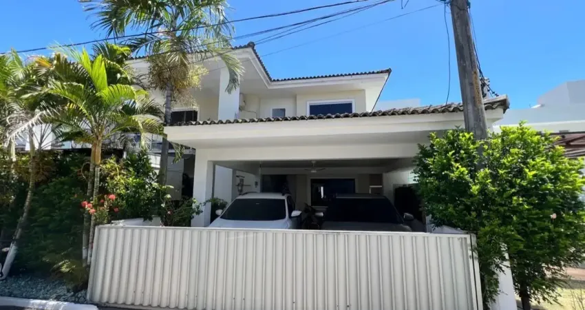 Grande oportunidade:casa a venda em condomínio fechado,com 4 quartos,sendo 2 suite com varanda