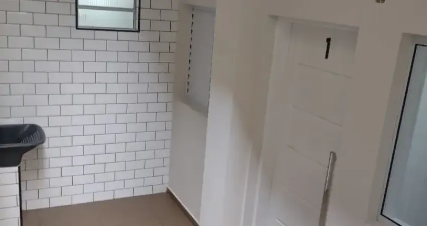 Casa/ sobrado para alugar com 2 cômodos com 1 quartos, 1 cozinha, 1 banheiro e 1 lavanderia (imovel individual) ( preferencialmente casal ou moças sem filhos e não aceitamos pet )