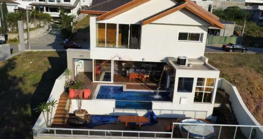 Excelente casa no condomínio jaguary, vista livre e linda para a serra da mantiqueira.