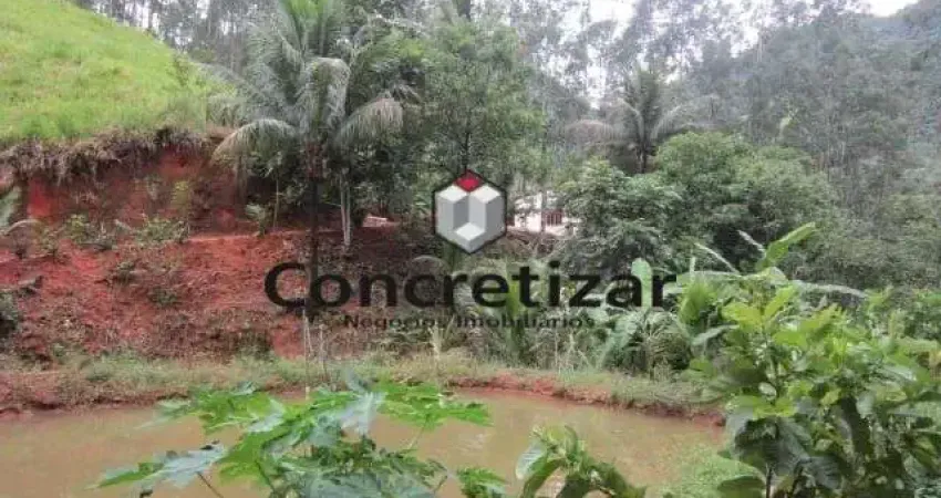 Chácara à venda em Guarapari-ES, bairro Rio Calçado: 2 quartos, 1 sala, 1 banheiro, 1 vaga de garagem, 5.735m² de área.