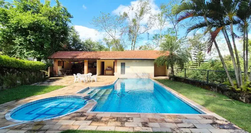 Chácara formada em condomínio com 3000 metros, cidade de atibaia