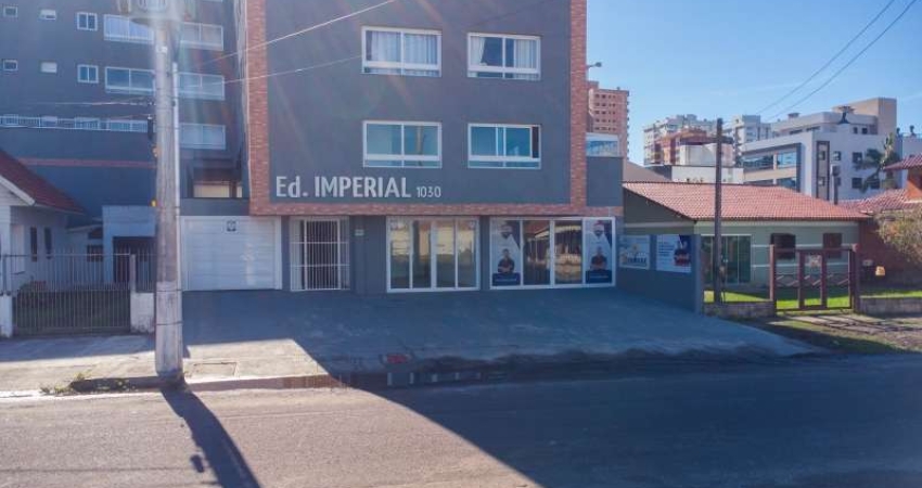Apartamento semimobiliado no Ed. Imperial de Tramandaí