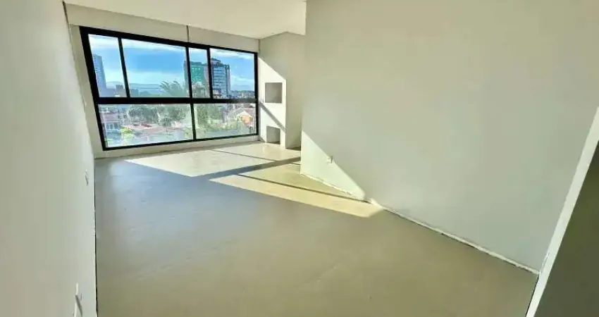 Apartamento com 02 dormitórios de alto padrão construtivo, no centro e próximo ao mar.