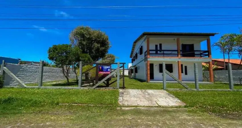 Sobrado com 3 apartamentos + anexo em 2 terrenos na zona nova em tramandaí