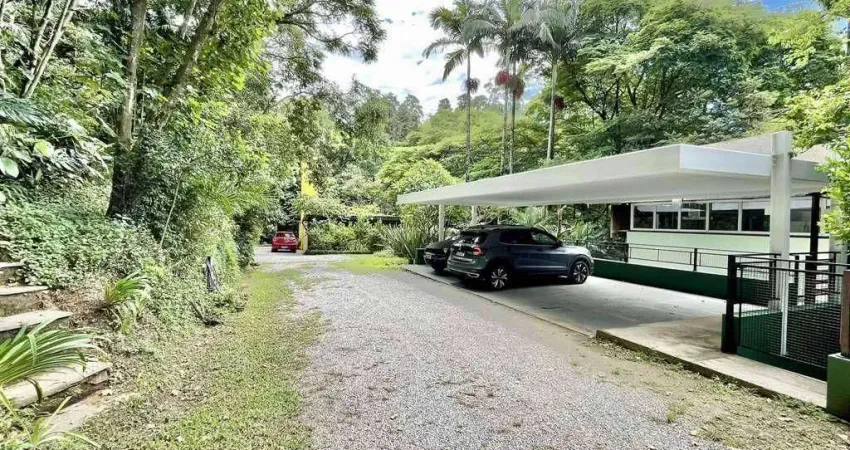 Casa com 6 dormitórios à venda, 380 m² por R$ 2.700.000,00 - Granja Viana - Carapicuíba/SP