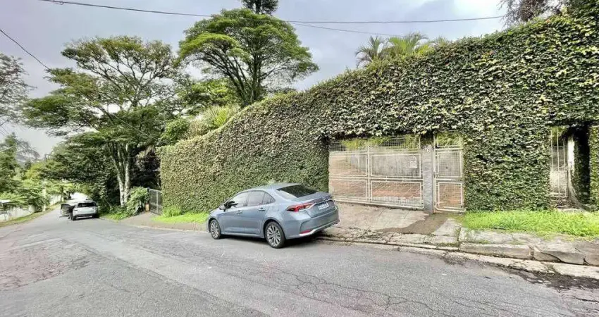 Casa com 4 dormitórios - piscina - varanda  -  Chácara São João   -  Carapicuíba