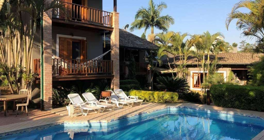 Casa com 4 suítes - piscina e 4 vagas -  Carapicuíba