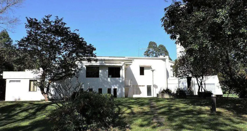 Cond. Jd Colonial - 5 mil m²! Espaço, lazer e privacidade! Ar condicionado nas salas e suíte. Piscina e quadra de tênis. Energia solar fotovoltaica!