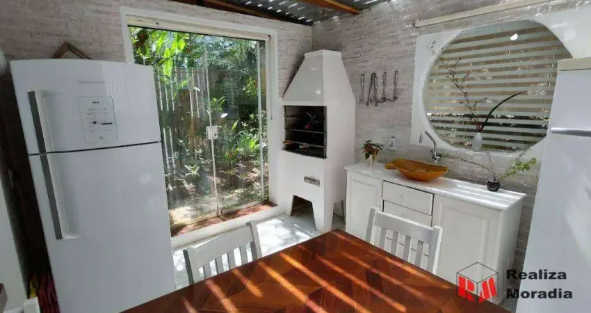 Casa com 2 dormitórios, com sotão e deck,  à venda, 87 m² por R$ 450.000 - Granja Viana - Cotia/SP
