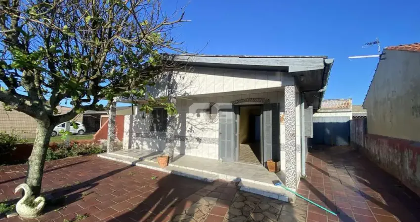 CASA DE 3 DORM PRÓXIMA AO MAR
