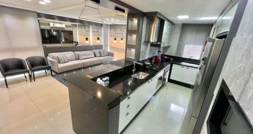 Lindo apartamento, amplo, com 3 suítes e 3 vagas fechadas.