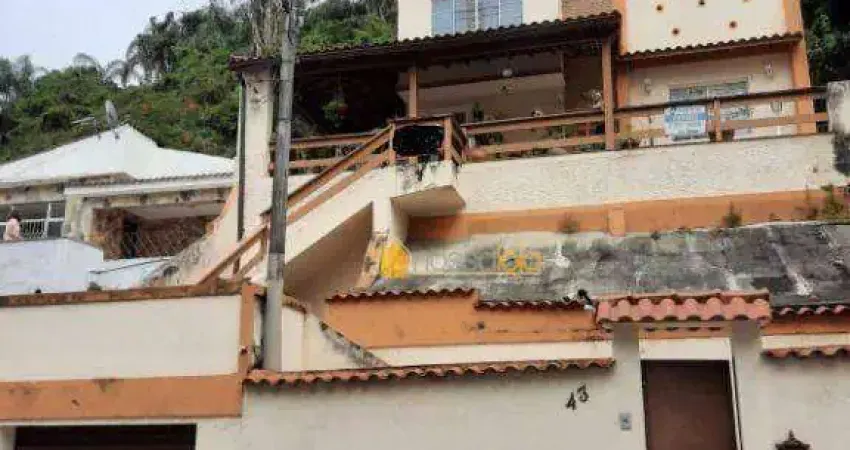 Casa com 3 quartos à venda na Rua Dionísio Erthal, 43, Santa Rosa, Niterói