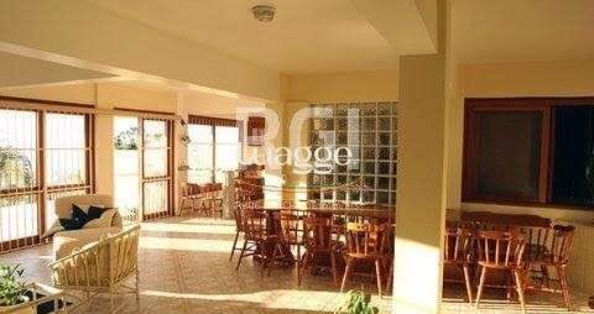 Casa para Venda - 485m², 3 dormitórios, sendo 1 suites, 4 vagas - Teresópolis