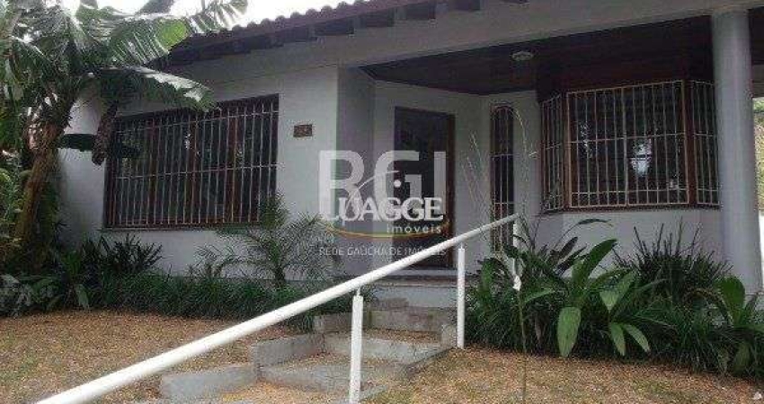 Casa para Venda - 340m², 3 dormitórios, sendo 2 suites, 6 vagas - Jardim Isabel