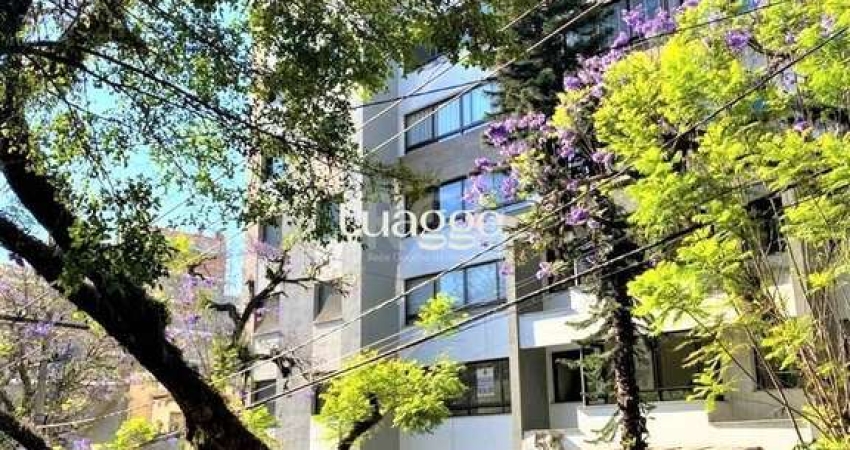 Excelente, amplo e ensolarado apartamento 3 dormitórios sendo 1 suíte, com living 2 ambientes, banheiro social, semimobiliado e com 2 vagas de garagem.