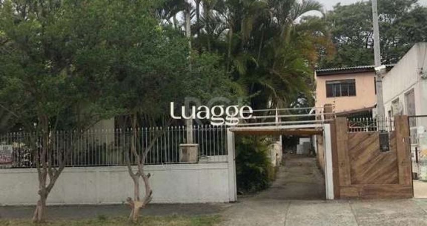 Casa/terreno medindo 200m² de privativo, 550m² totais  no bairro Partenon, 9 vag